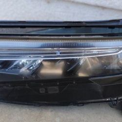 2023 -2024 HONDA CRV CR-V LEFT
HEADLIGHT DRIVER SIDE BLACK BEZEL
GENUINE USED OEM .H2