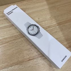 Samsung Galaxy Watch4 Classic 42mm Face ,20mm Standard Strap New