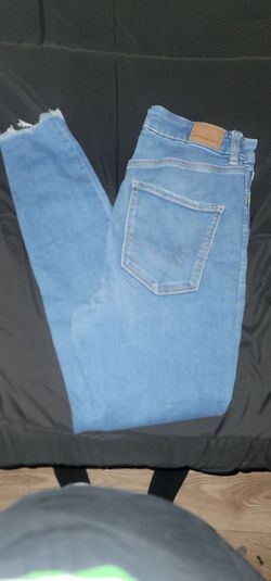 American Eagle Light Wash Skinny Jeans