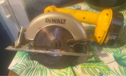 Cordless Circular Saw 18-Volt w/Battery and Charger