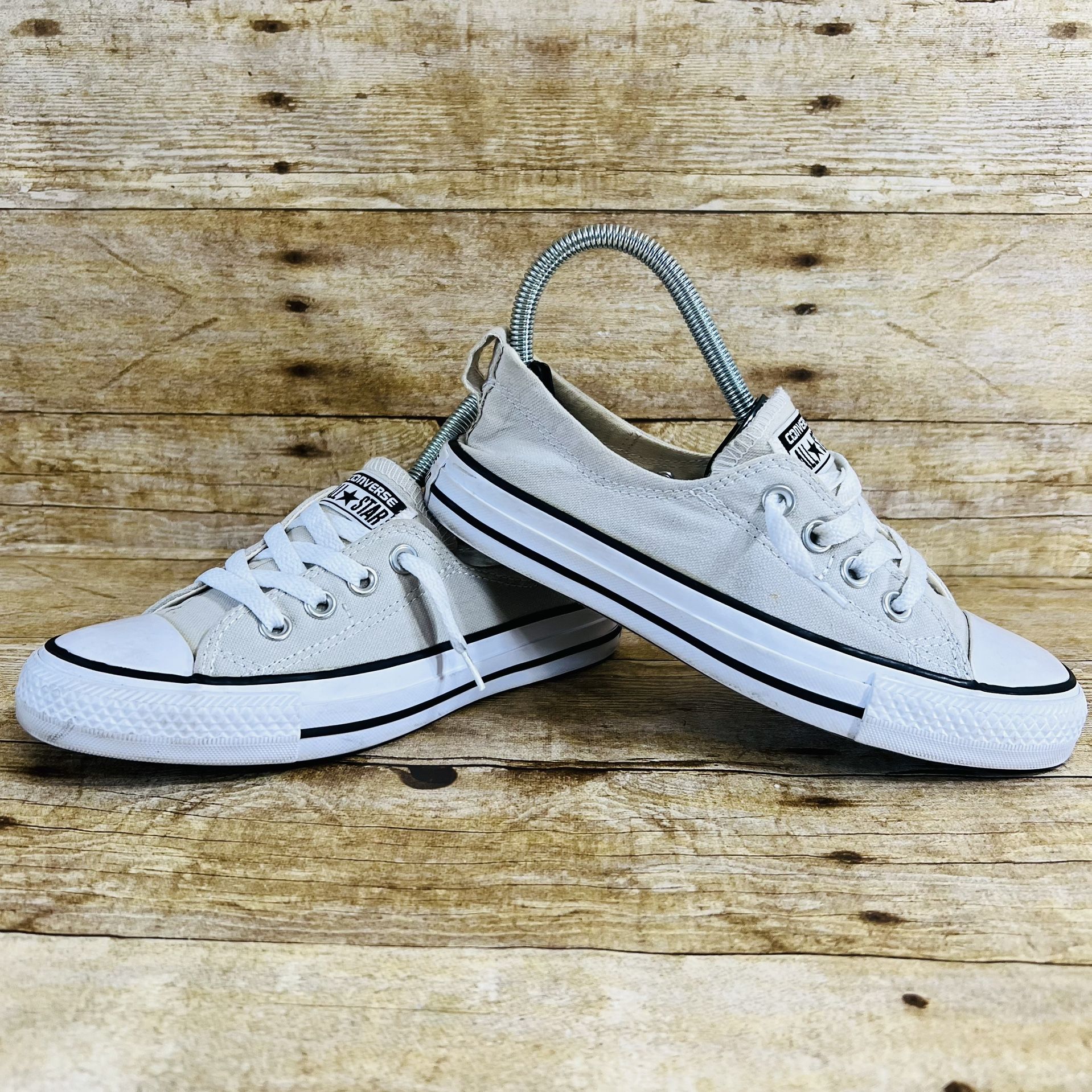 Converse Size 6 Elastic Heel Low-Top Sneakers