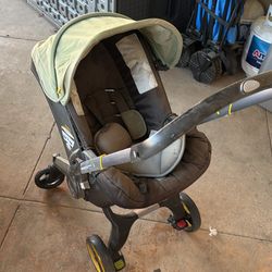 DOONA CAR SEAT STROLLER COMBO WITH BASE