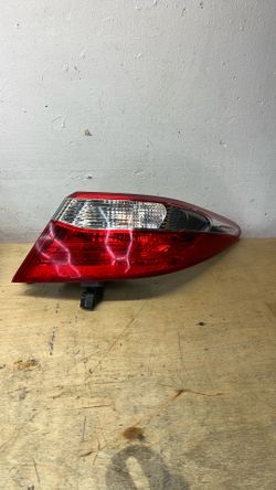 2015 2016 2017 Toyota Camry passenger side taillight