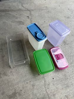 Tupperware set All 8 dlrs