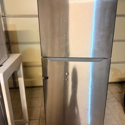 Insignia Full Size Fridge 