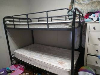 Black Metal Twin Bunk Beds