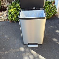 Kohler  Trash Can 🗑️ 