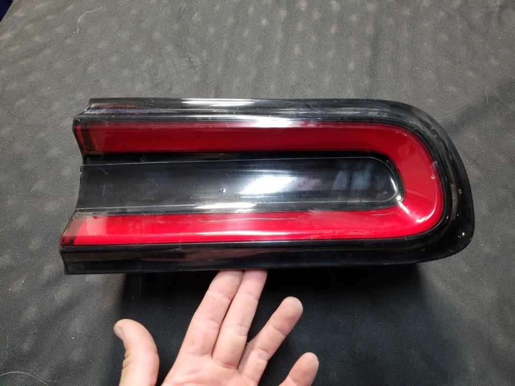 Right Tail Light 2016 Dodge Challenger 