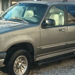 2000 Ford Explorer