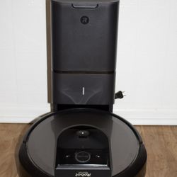 🤖 iRobot Roomba i8+ Self-Emptying Robot Vacuum – Excellent Condition!