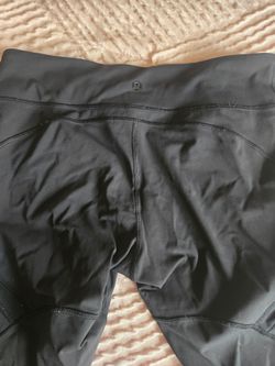 Lululemon black capri
