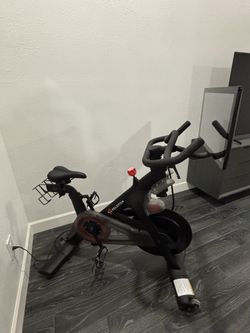 Peloton Bike Works Perfect & Looks Like New