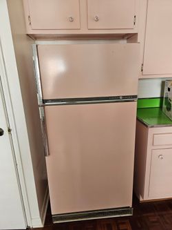 Vintage stove & refrigerator