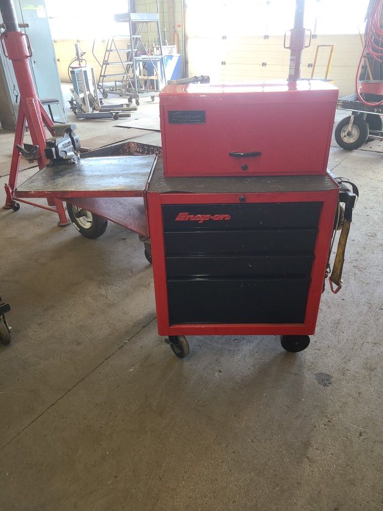 Snap-on Tool Box With Side tray And Vise