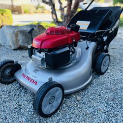 Honda HRR2169VKA Self-Propelled Lawn Mower - Excellent Condition 