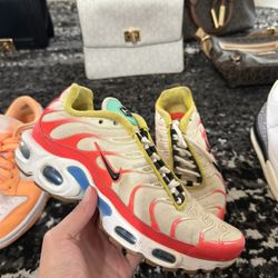 NIKE VAPORMAX SNEAKERS