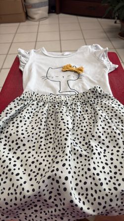 Adorable Two Piece Girl’s Outfit