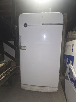 Working Vintage 1953 Frigidaire Cycla Matic Refrigerator For Sale