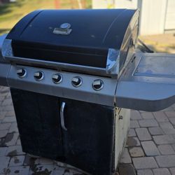 Free BBQ Grill. Works Needs TLC Big And Heavy