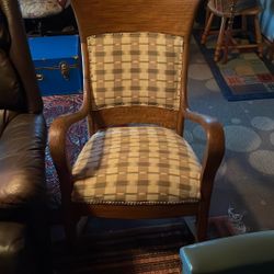 ANTIQUE OAK ROCKER