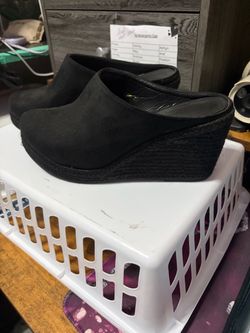 New platform mules $10 size 8