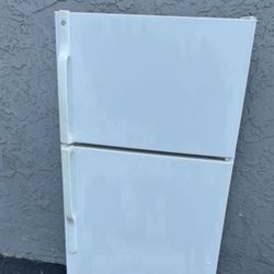 GE Refrigerator Fridge With Freezer Free Local Delivery