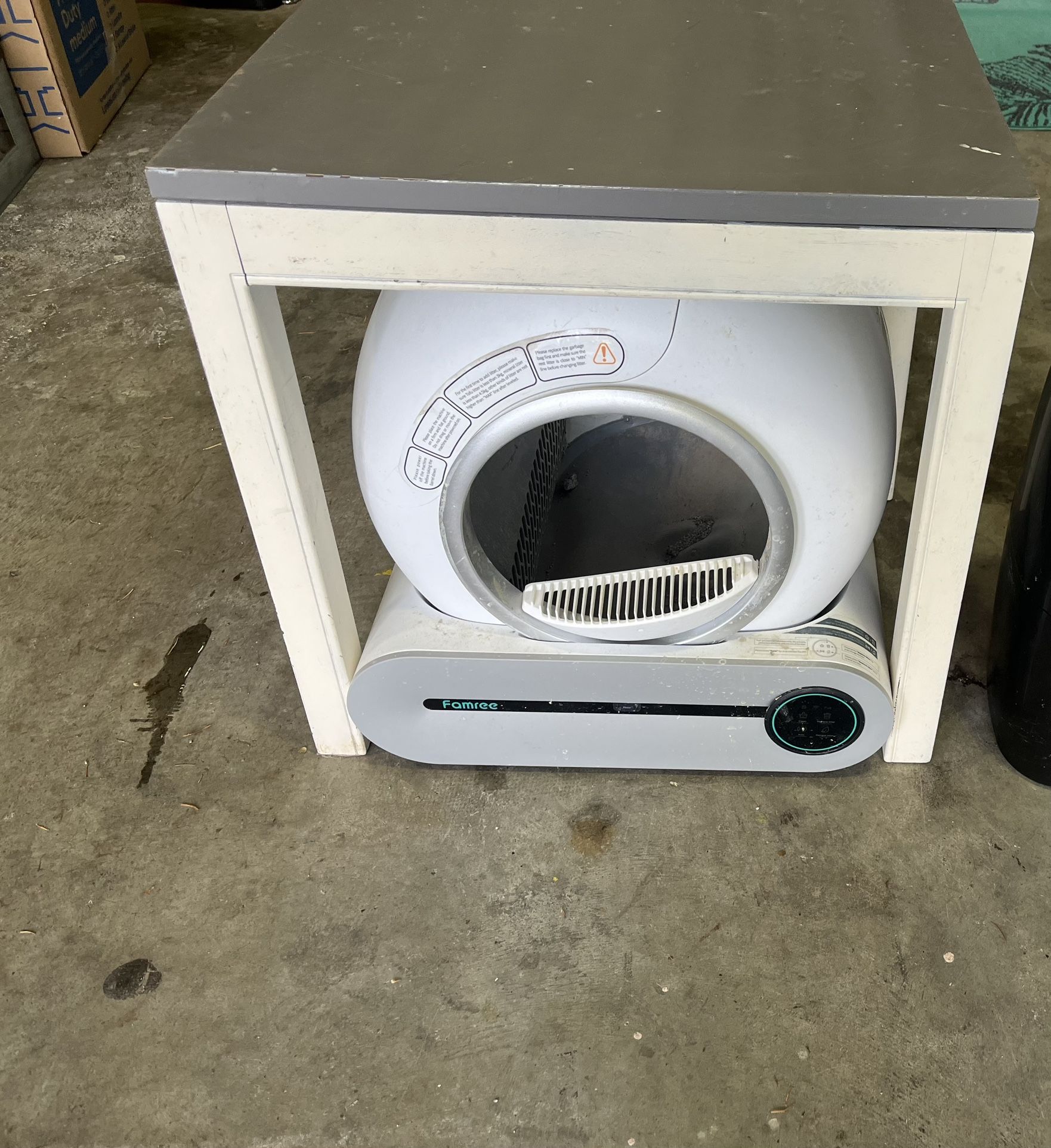 Self-Cleaning Cat Box and Table