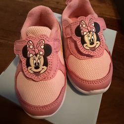 Minnie Mouse size 4 shoes Like New