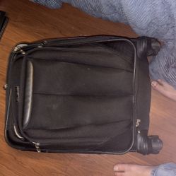 Samsonite Carry On Spinner $25 (retail approx $200)