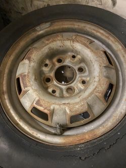 1x 13 inches rim with 4 lugs with used tires $38