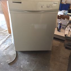 Whirlpool Dishwasher - Spotless & Perfect Condition 