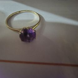 Gold Ring With Sapphire Gem