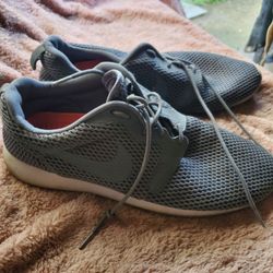 Size 11 Nike Running Shoes