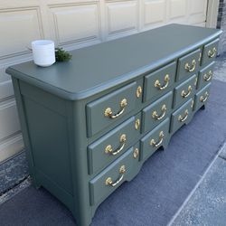 Elegant Green Simmons Dresser Credenza 