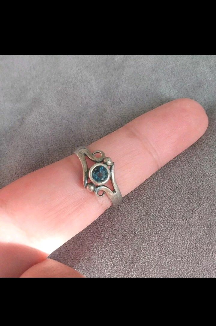 Sterling Silver Ring (925, Sz: 8)