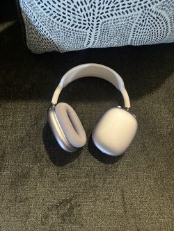 AirPod max barely used Box included