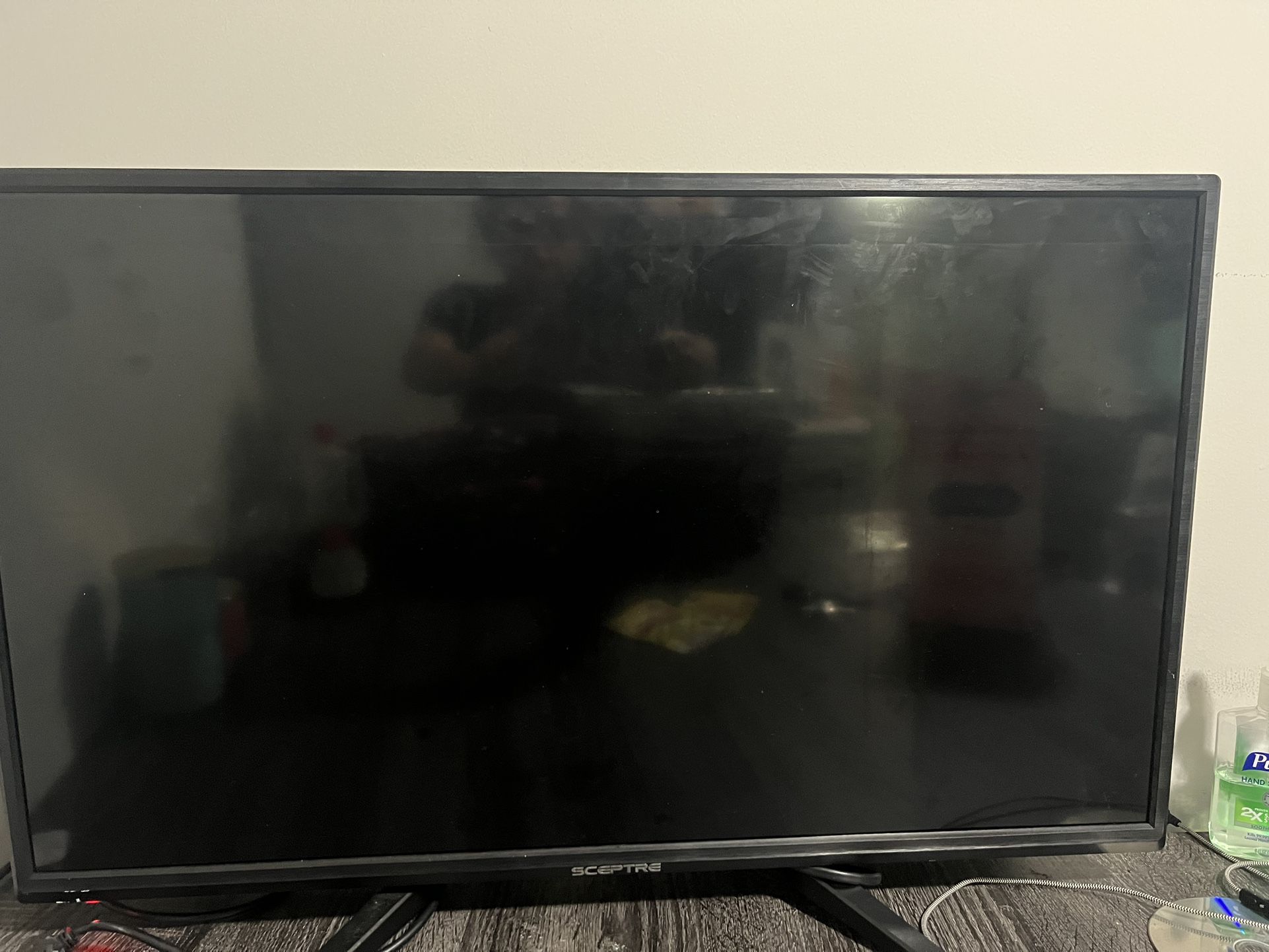 2 32inch Roku TVs