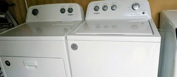 LIKE NEW WHIRLPOOL WASHER AND DRYER SET