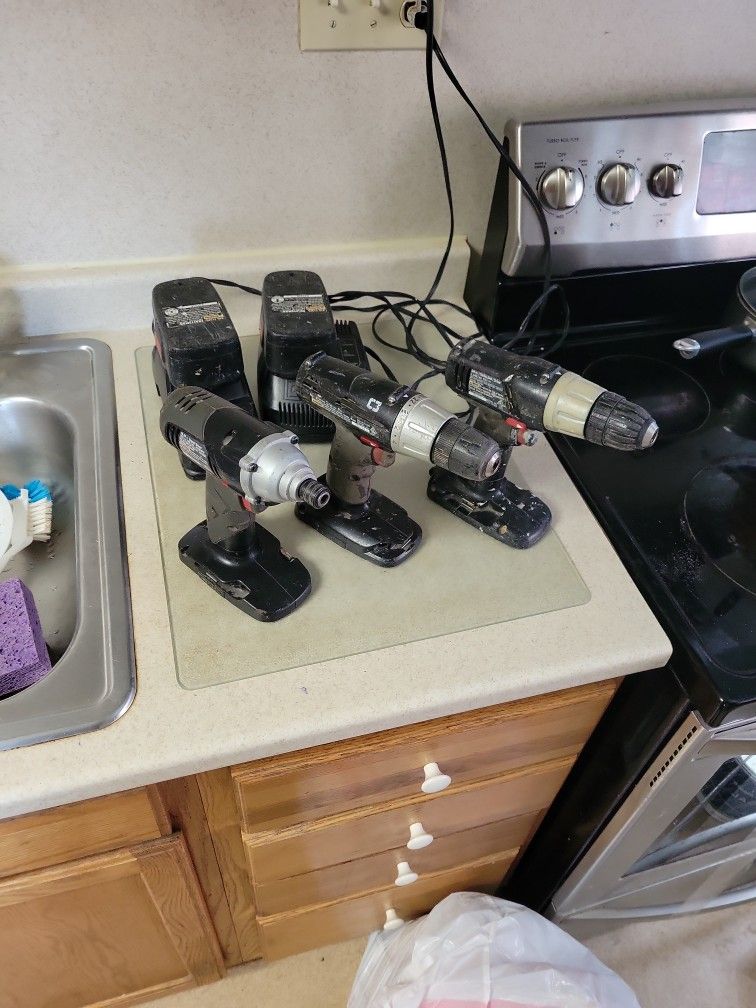 2 Craftsman Screwguns , Impact Screwgun And 2 Chargers
