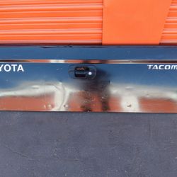 95-2004 Toyota Tacoma Tailgate With Accessories OEM. 