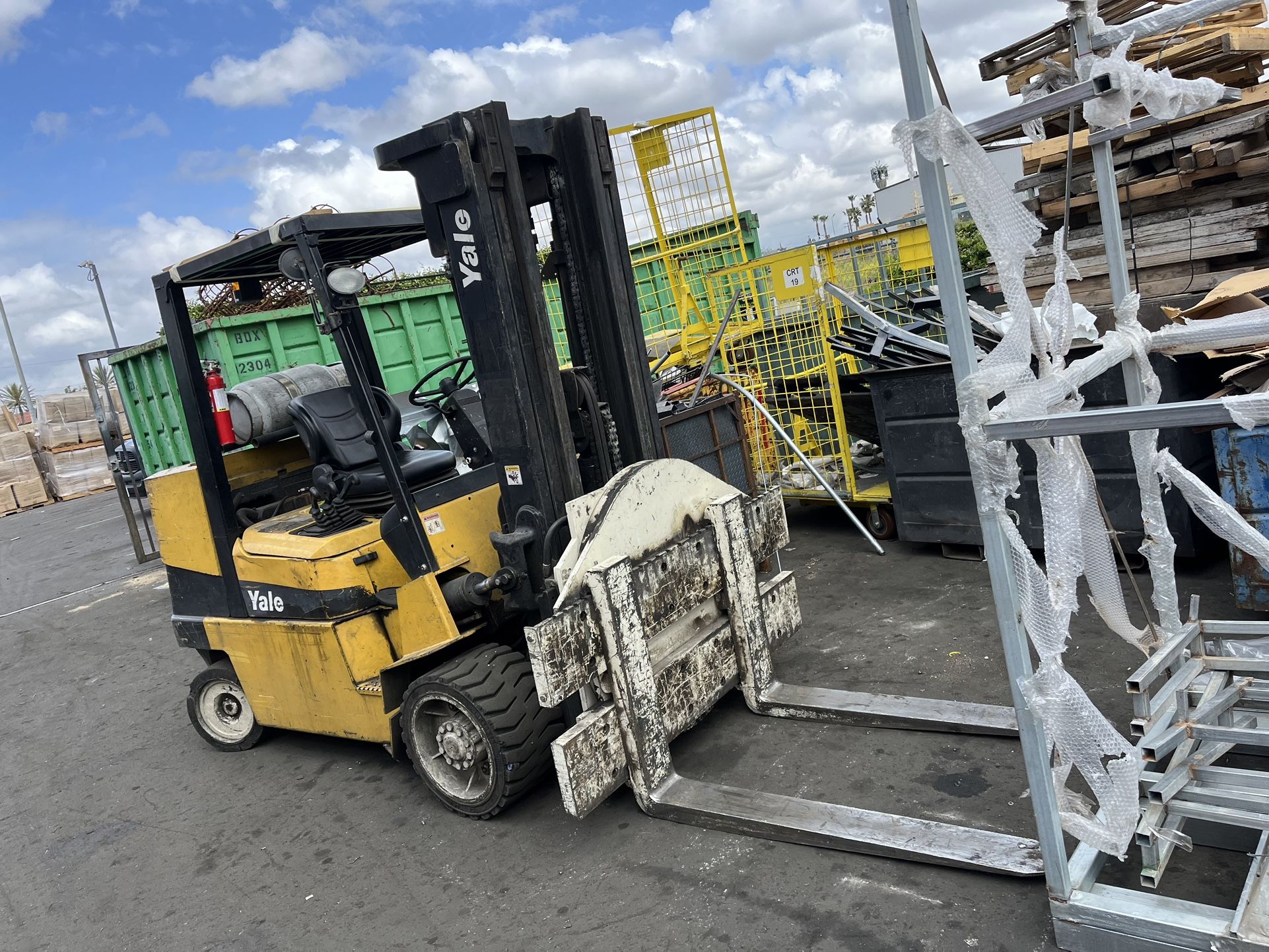 Yale Forklift With Rotator