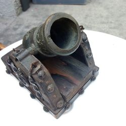 Antiqe metal cannon toy