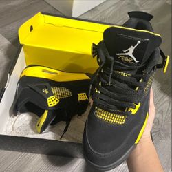 Jordan 4s Thunder 