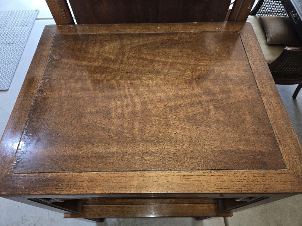 Couch & 2 End Tables