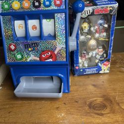 M&M World Slot Machine + M&M Elvis Christmas Ornament Set