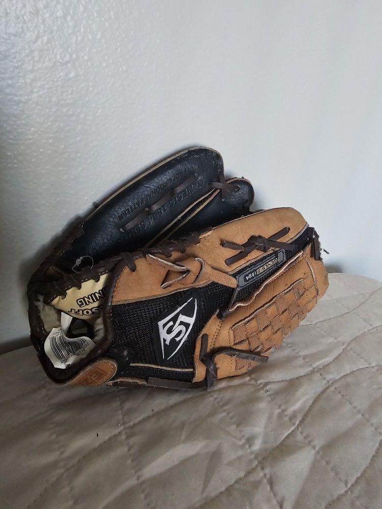 Louisville Slugger Genesis 1884 11 Inch Right Hand Throw Baseball Glove