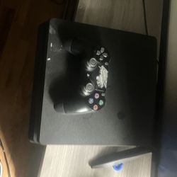 PS4 Slim 
