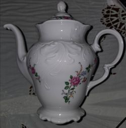 Royal Kent Poland Floral Rose Porcelain Dinner Set, vintage polish china set, total 18 pieces: one coffee pot, six 8-inch dinner plates, seven 7-inch