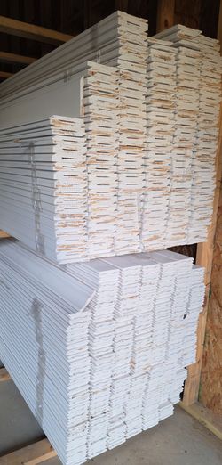 crown molding de pino 4 1/4 inch x 16 ft $16 la pieza.