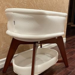The Bliss baby bassinet 